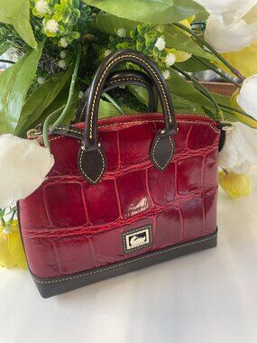 DOONEY & BOURKE RED CROC-EMBOSSED LEATHER ZIP SATCHEL HANDBAG